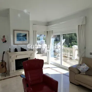 Продажа  отдельно стоящей виллы в Calahonda