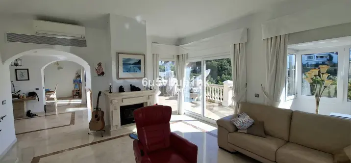 Продажа  отдельно стоящей виллы в Calahonda 3