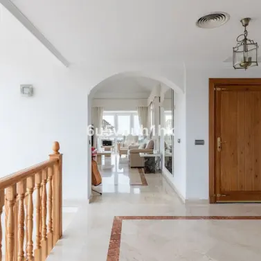 Продажа  отдельно стоящей виллы в Calahonda