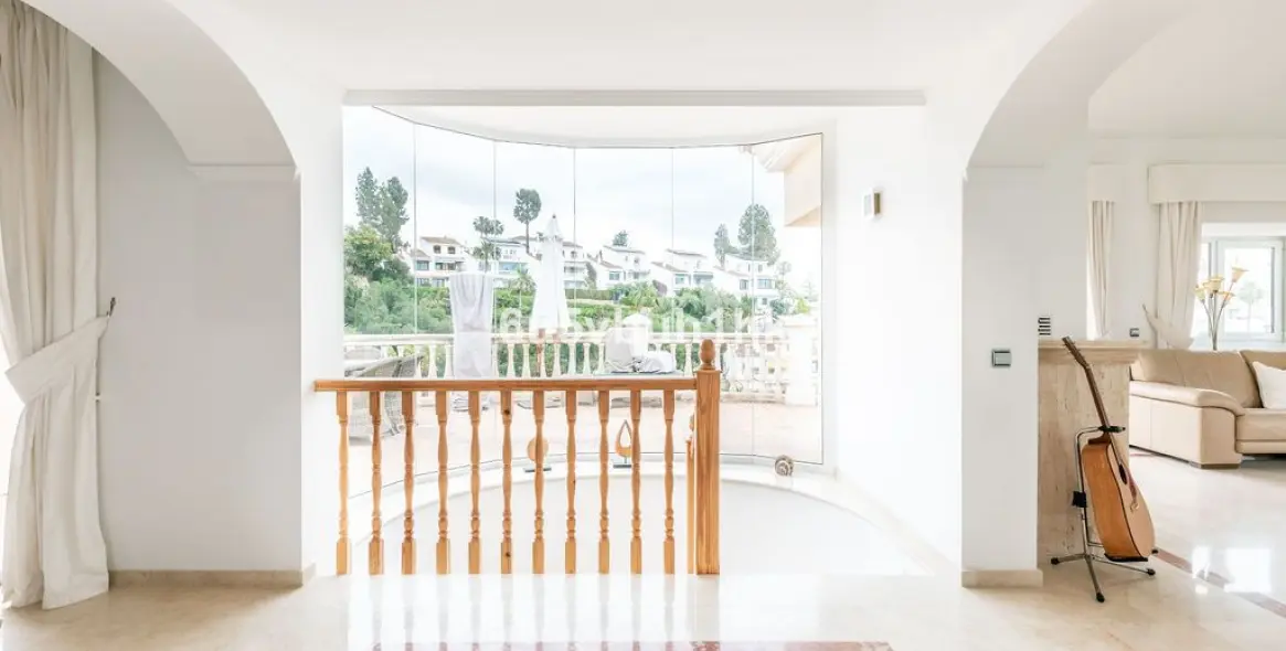 Продажа  отдельно стоящей виллы в Calahonda 7