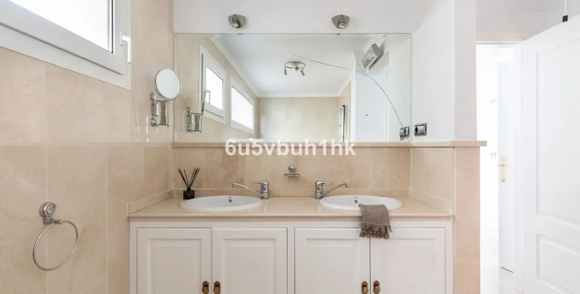 Продажа  отдельно стоящей виллы в Calahonda 13