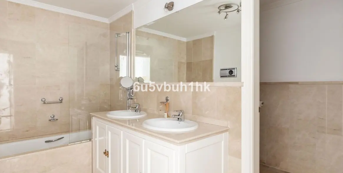 Продажа  отдельно стоящей виллы в Calahonda 14