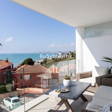 Sale of middle floor apartment in Torrequebrada