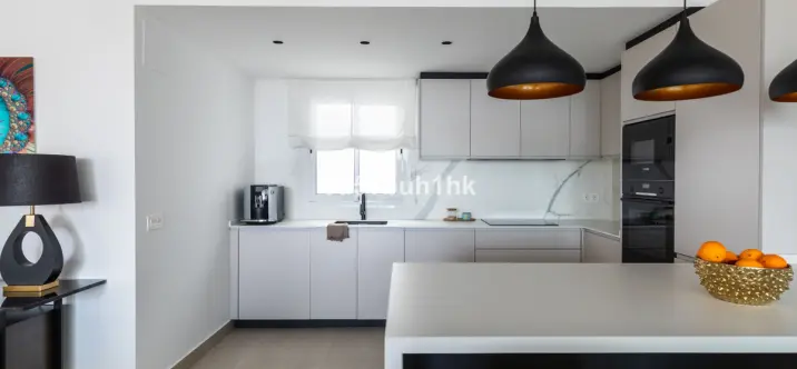 Sale of middle floor apartment in Torrequebrada 4