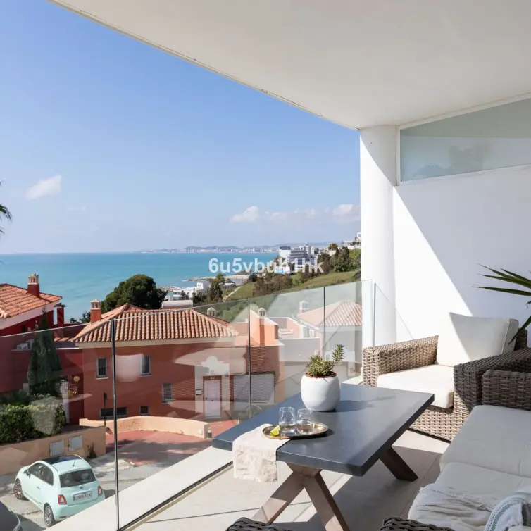 Sale of middle floor apartment in Torrequebrada