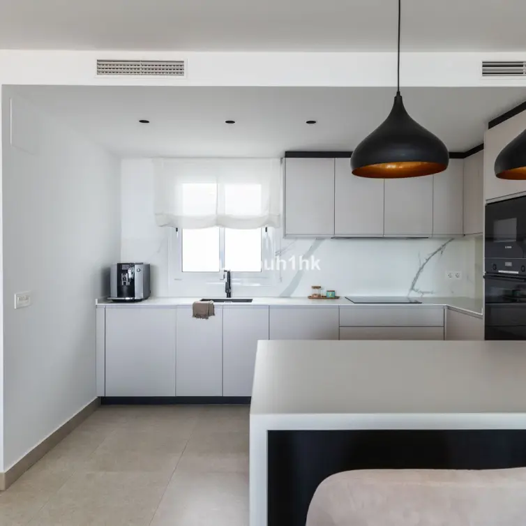 Sale of middle floor apartment in Torrequebrada