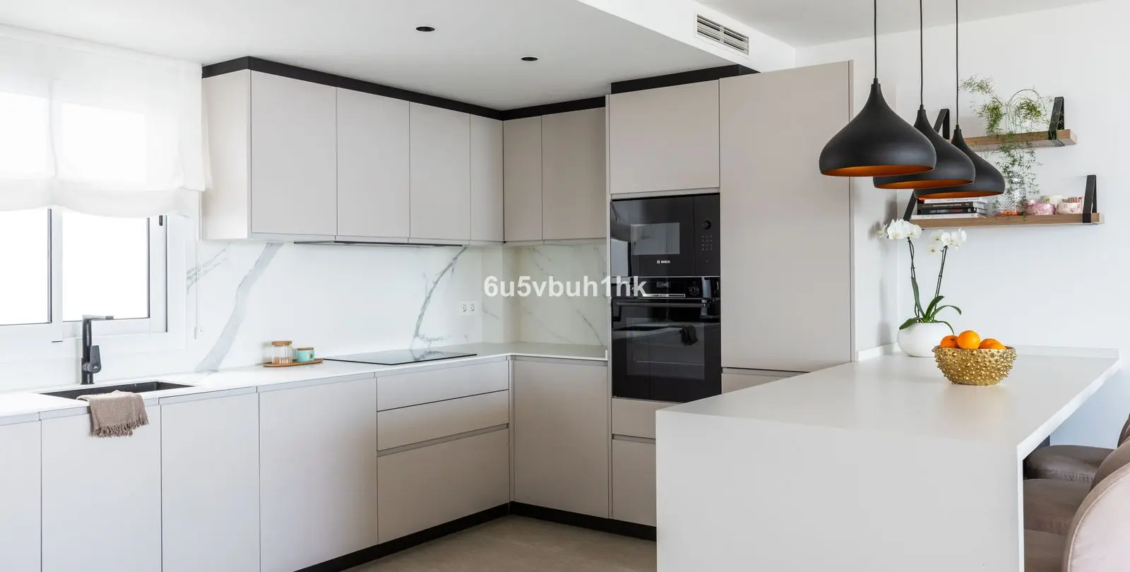 Sale of middle floor apartment in Torrequebrada 6