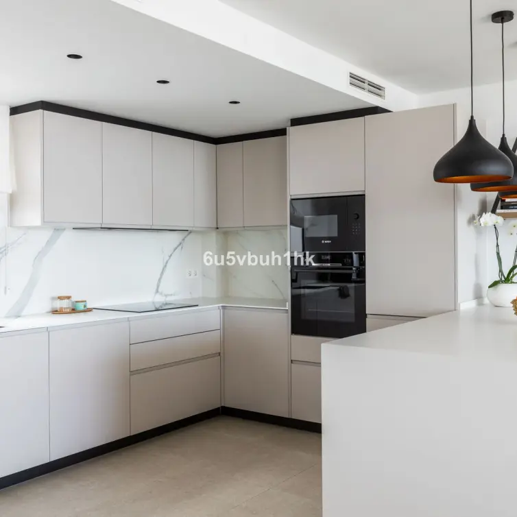 Sale of middle floor apartment in Torrequebrada