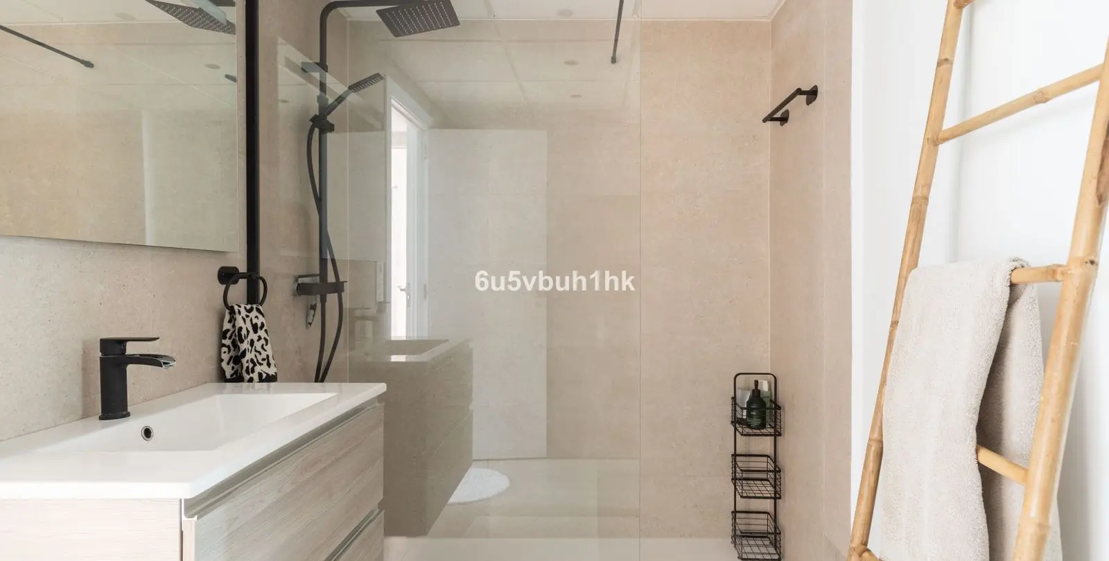 Sale of middle floor apartment in Torrequebrada 20