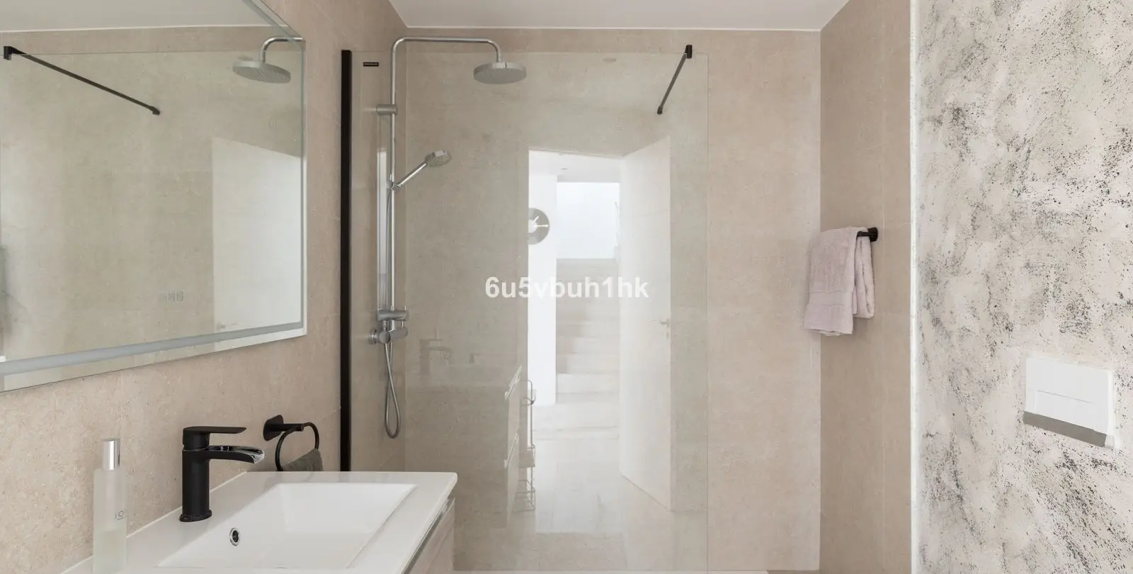 Sale of middle floor apartment in Torrequebrada 25