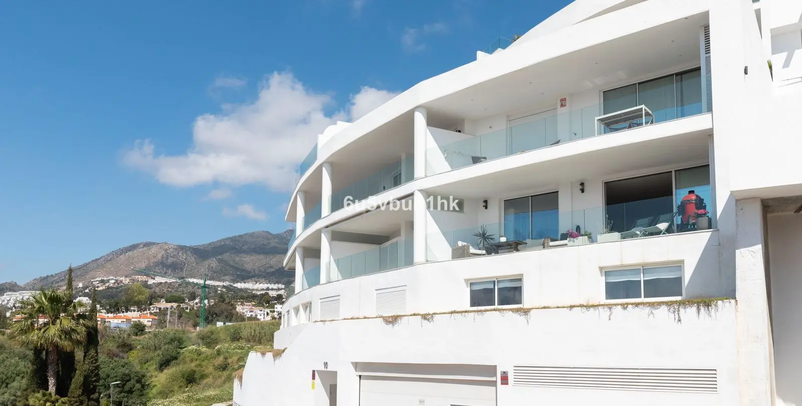 Sale of middle floor apartment in Torrequebrada 33