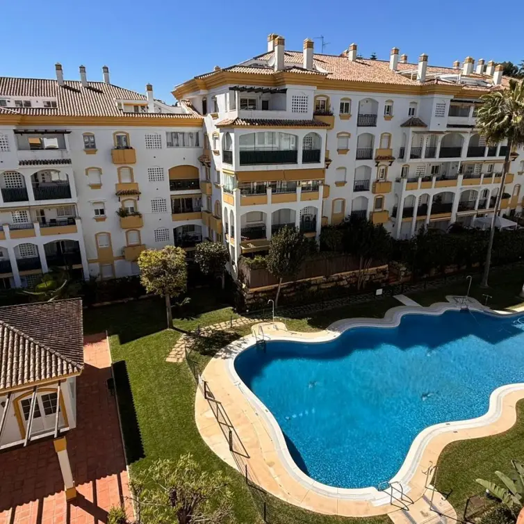 Продажа двухуровневого пентхауса в Marbella
