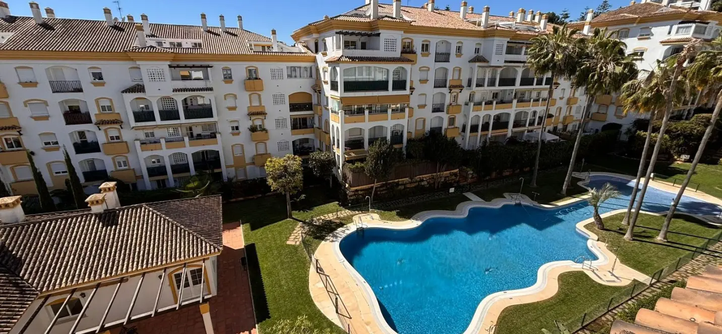 Продажа двухуровневого пентхауса в Marbella 0