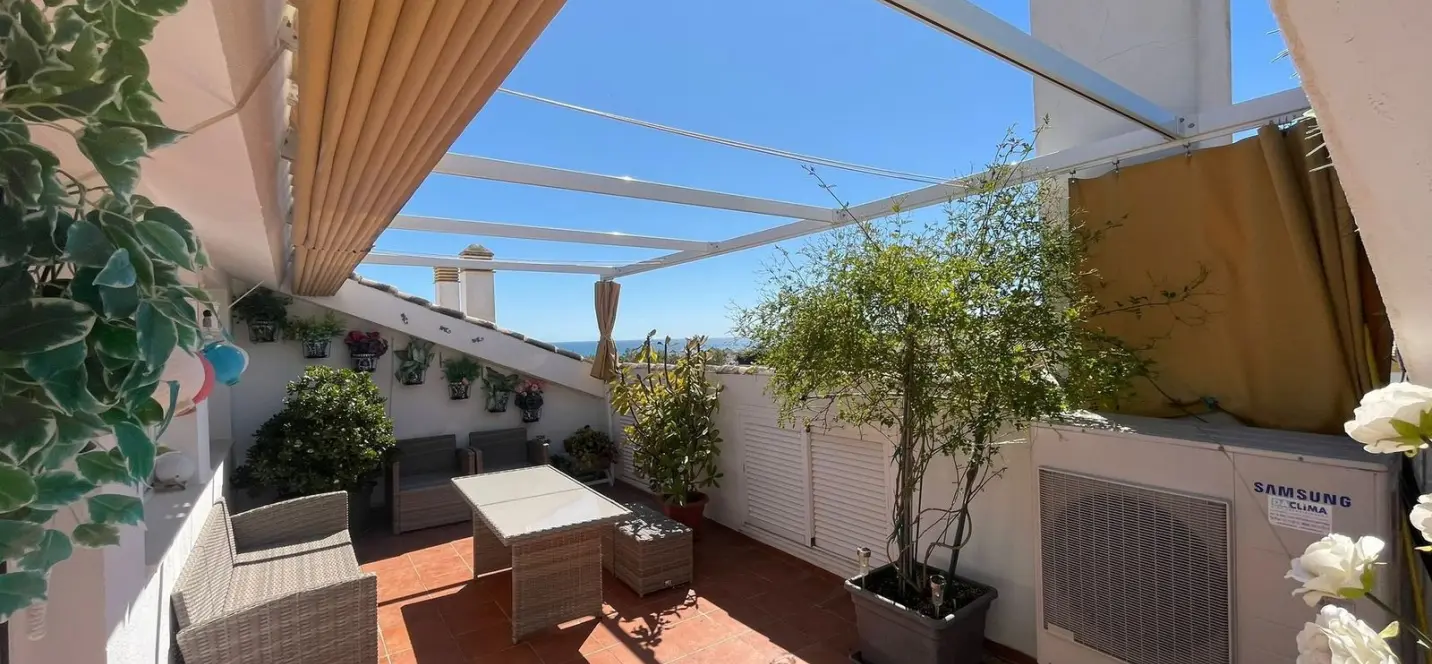 Продажа двухуровневого пентхауса в Marbella 1