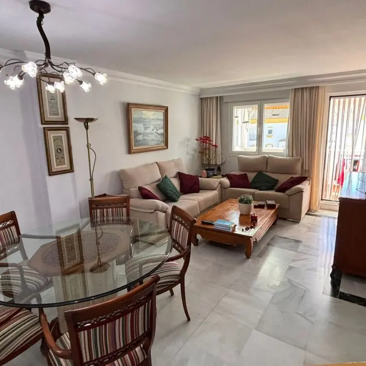Продажа двухуровневого пентхауса в Marbella
