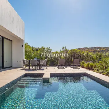 Sale of detached villa in Estepona