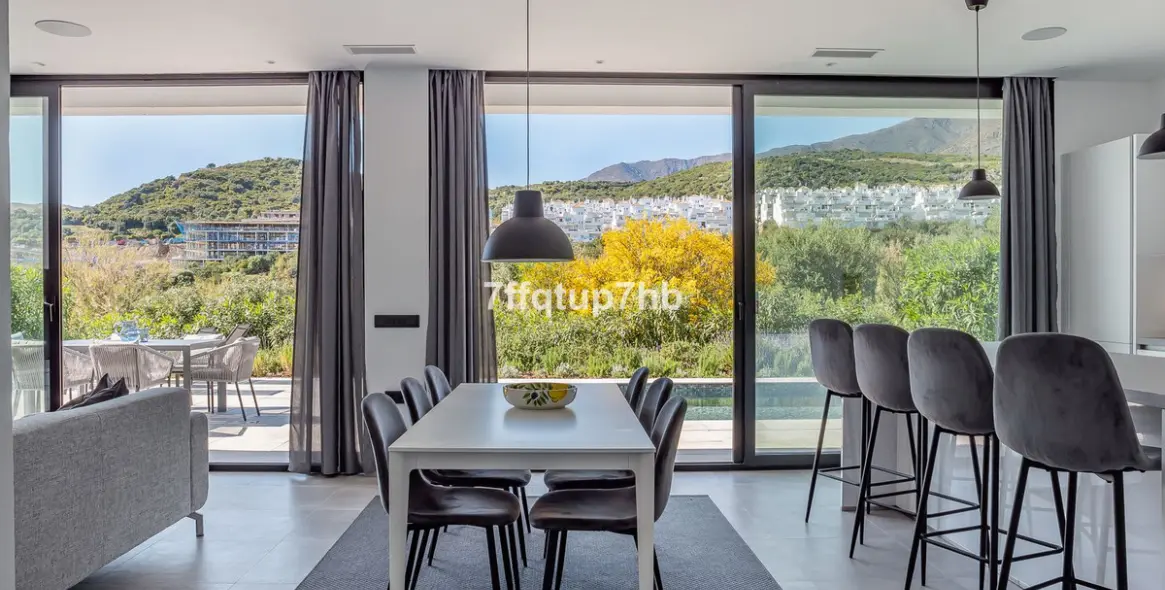 Sale of detached villa in Estepona 5