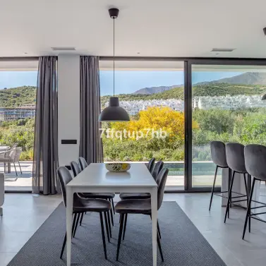 Sale of detached villa in Estepona