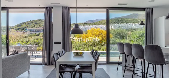 Sale of detached villa in Estepona 4