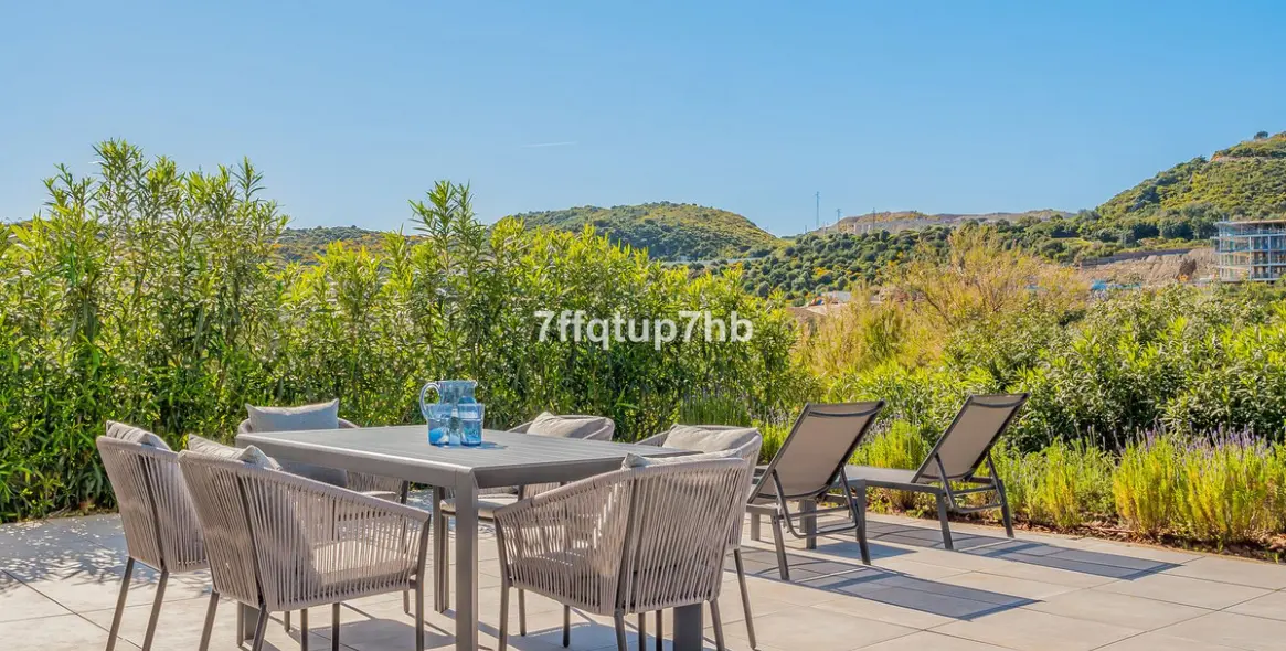 Sale of detached villa in Estepona 6