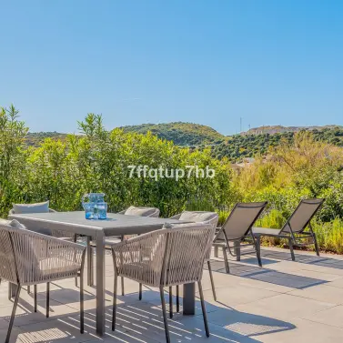 Sale of detached villa in Estepona