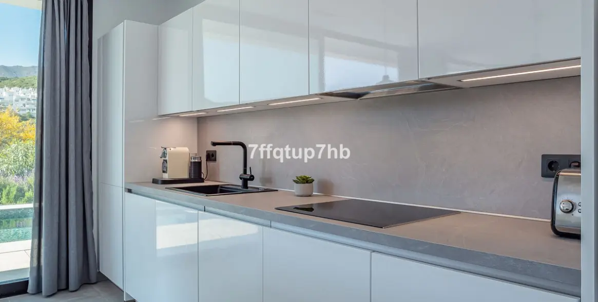 Sale of detached villa in Estepona 12