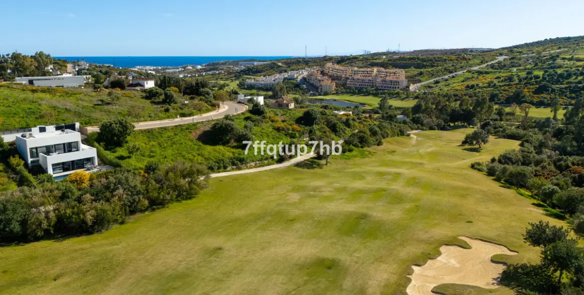 Sale of detached villa in Estepona 16