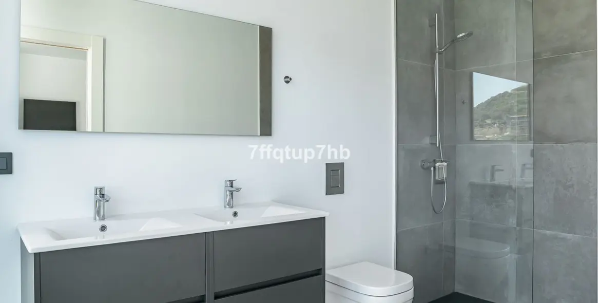 Sale of detached villa in Estepona 21