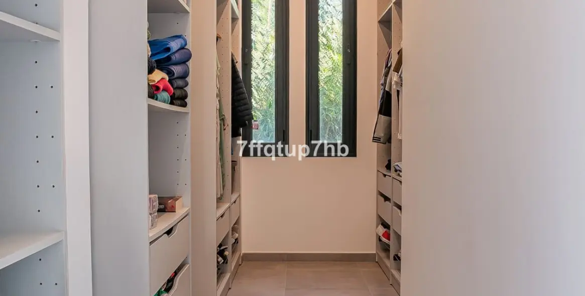 Sale of detached villa in Estepona 22