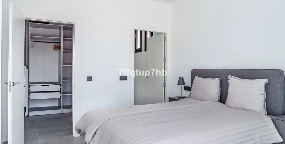 Sale of detached villa in Estepona 24