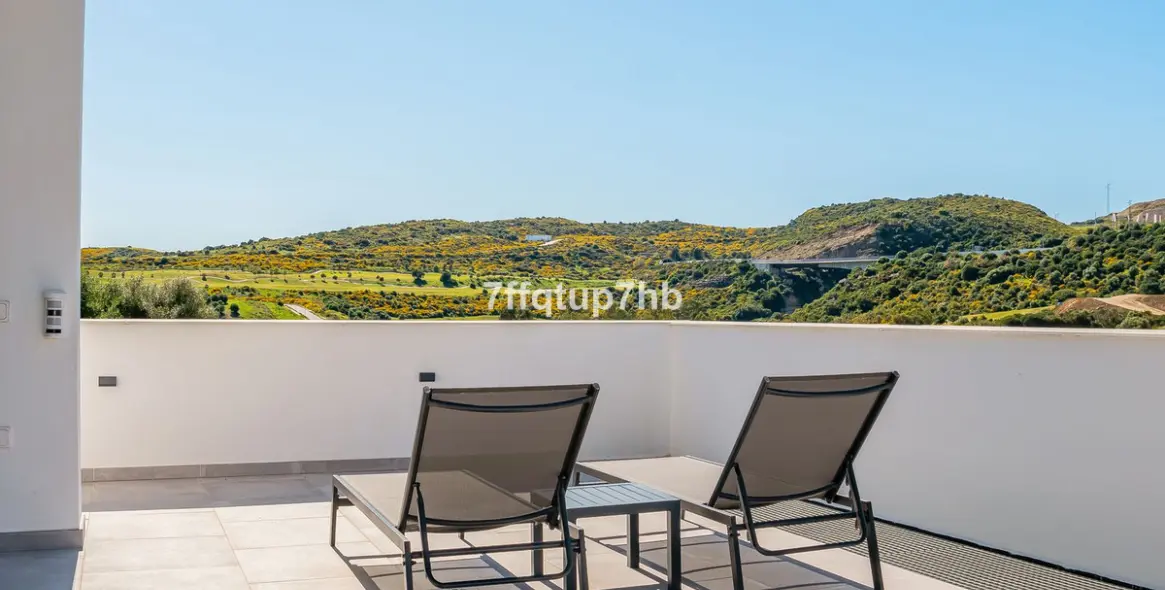 Sale of detached villa in Estepona 25