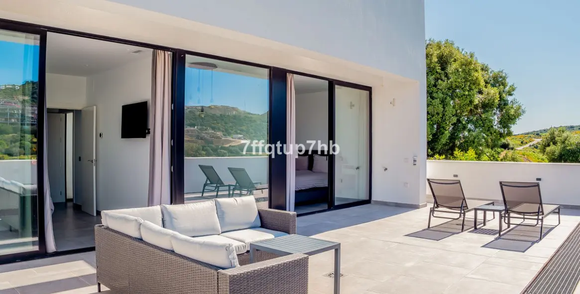 Sale of detached villa in Estepona 27