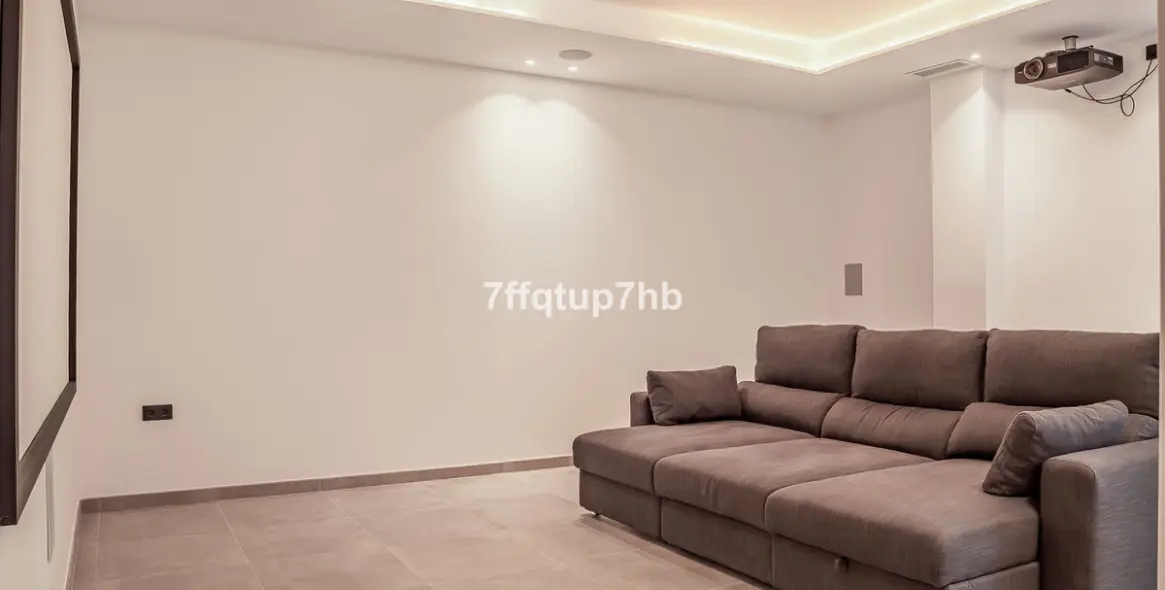 Sale of detached villa in Estepona 30