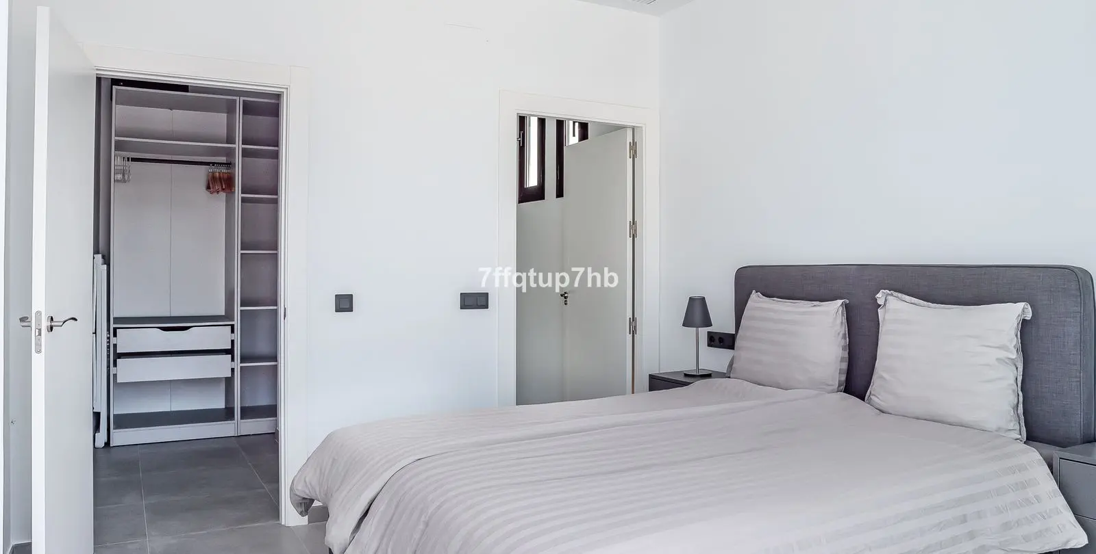 Sale of detached villa in Estepona 24