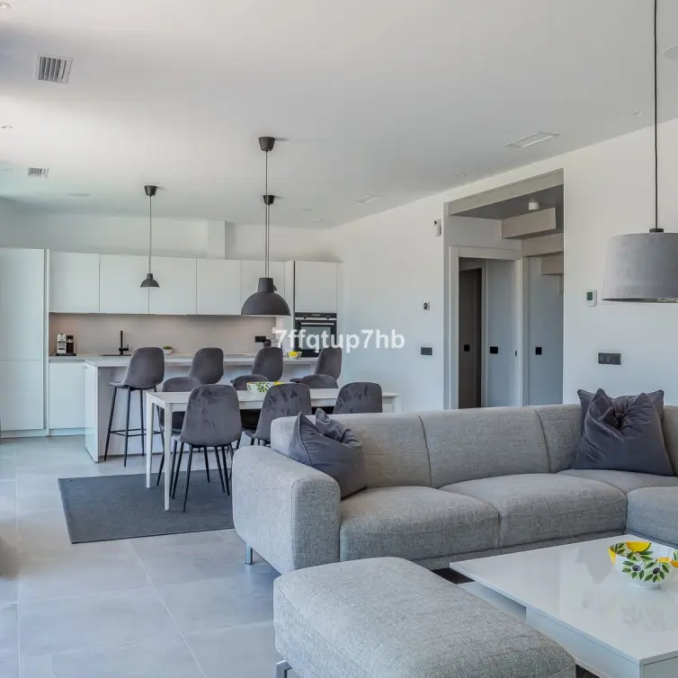 Sale of detached villa in Estepona