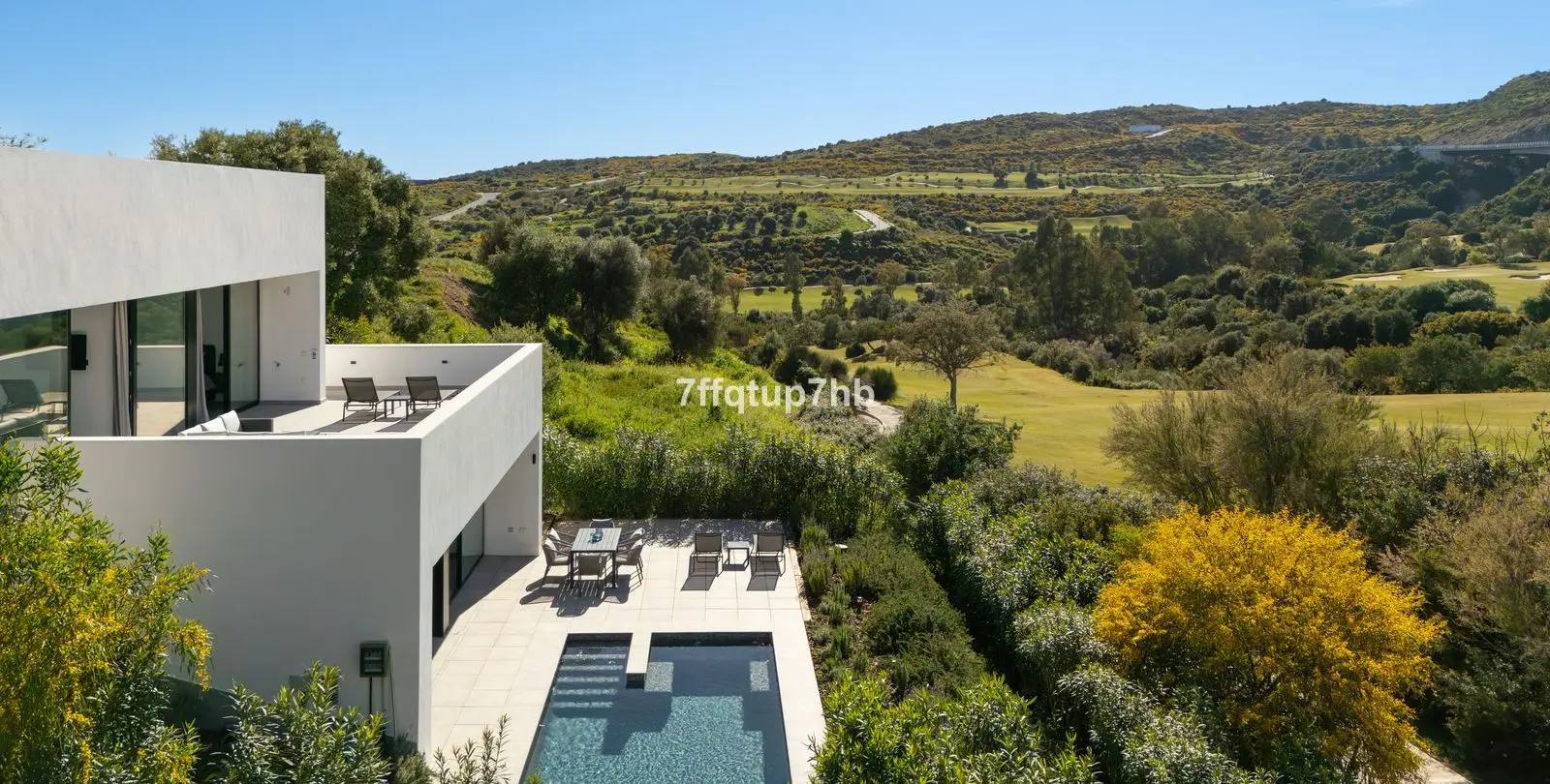 Sale of detached villa in Estepona 8