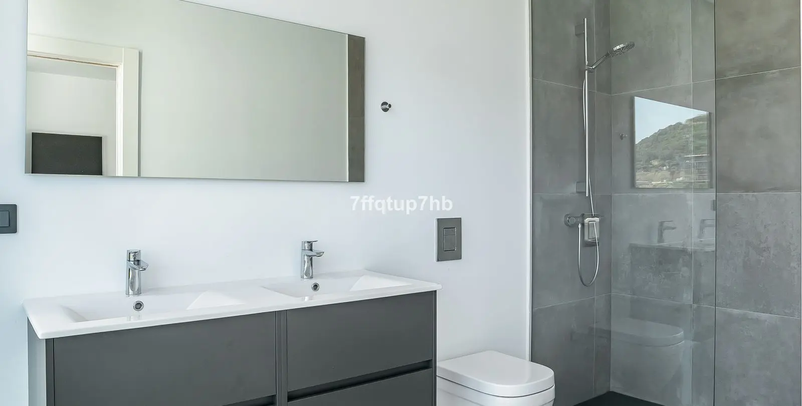 Sale of detached villa in Estepona 21