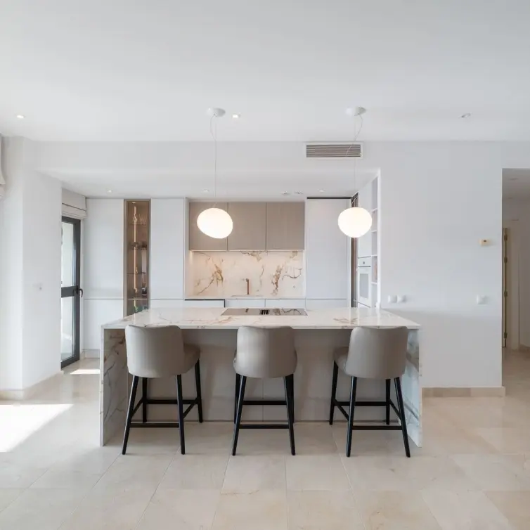 Venta de apartamento en planta media en Los Flamingos