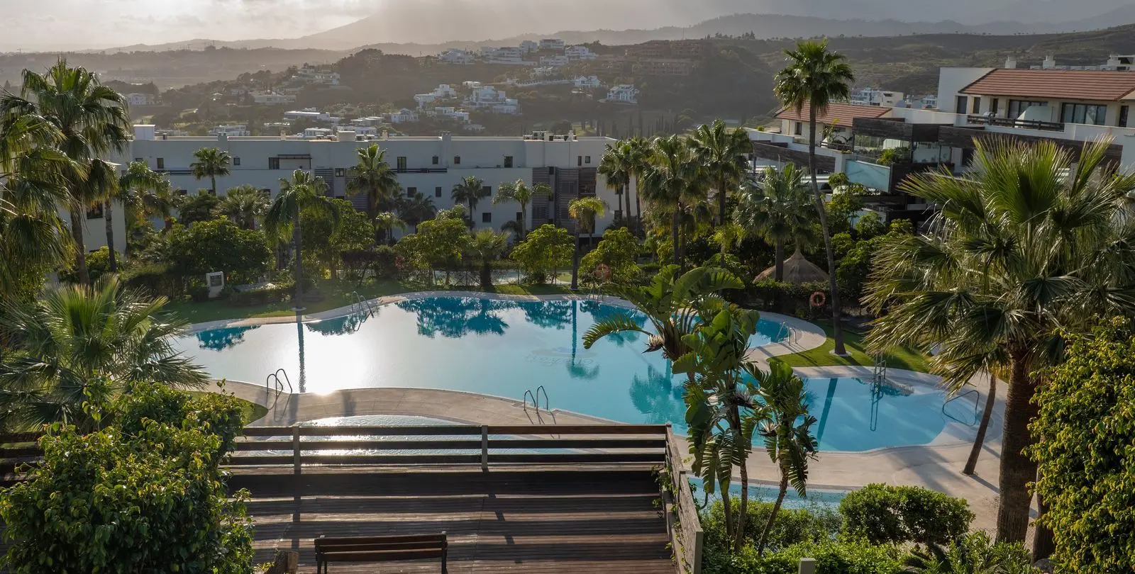 Venta de apartamento en planta media en Los Flamingos 4