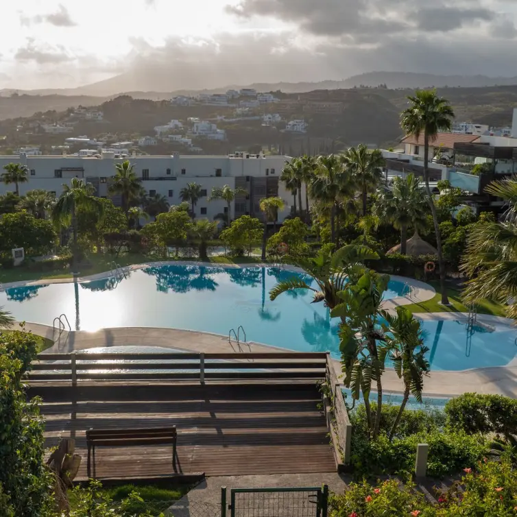 Venta de apartamento en planta media en Los Flamingos