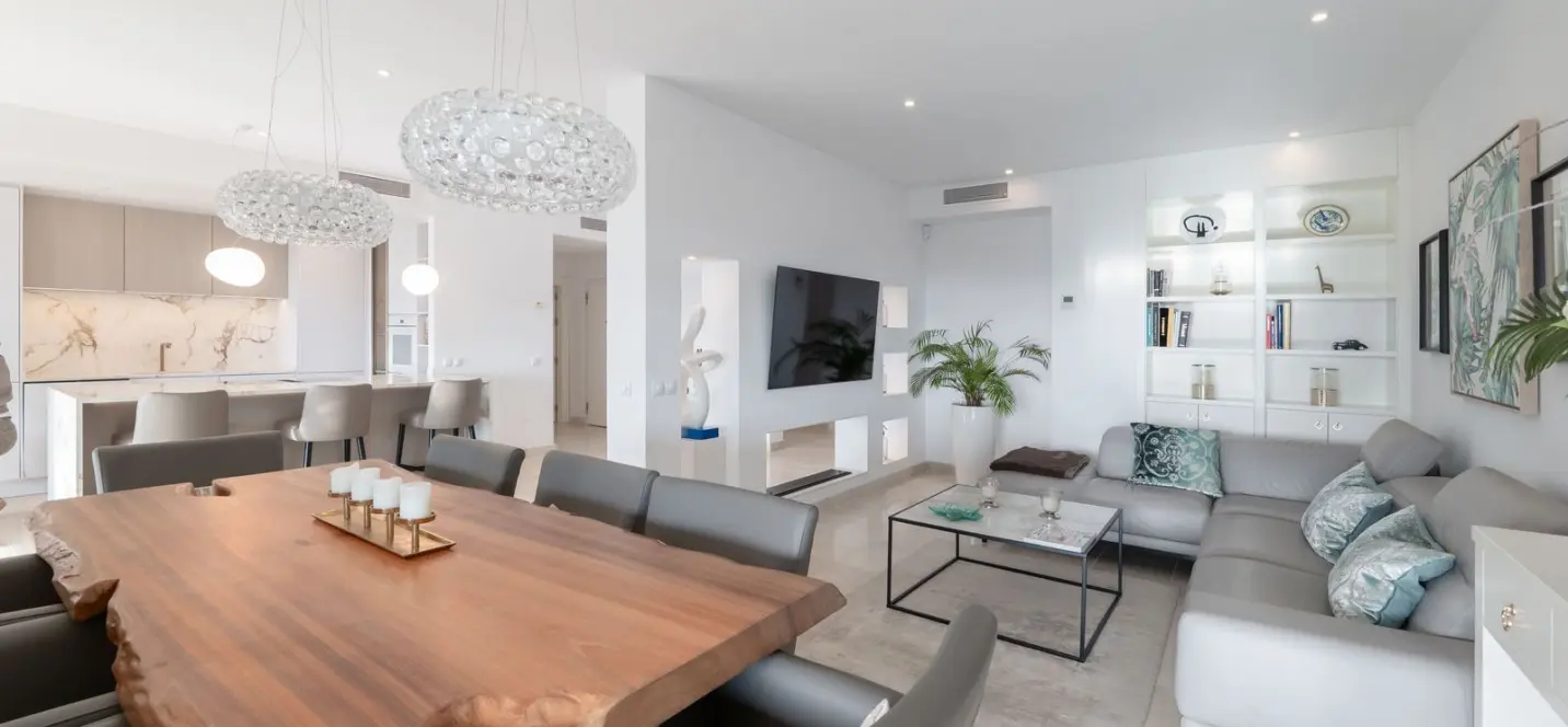 Venta de apartamento en planta media en Los Flamingos 4