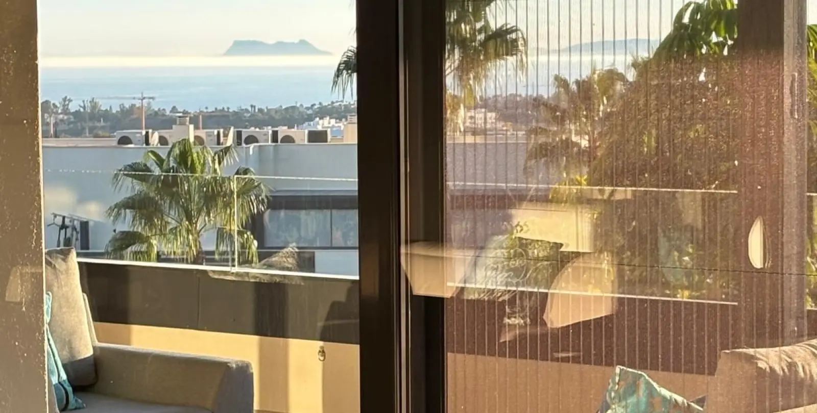 Venta de apartamento en planta media en Los Flamingos 11