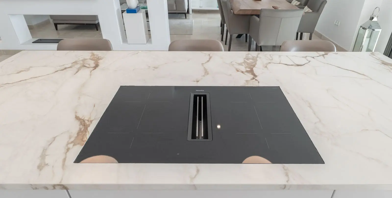 Venta de apartamento en planta media en Los Flamingos 13