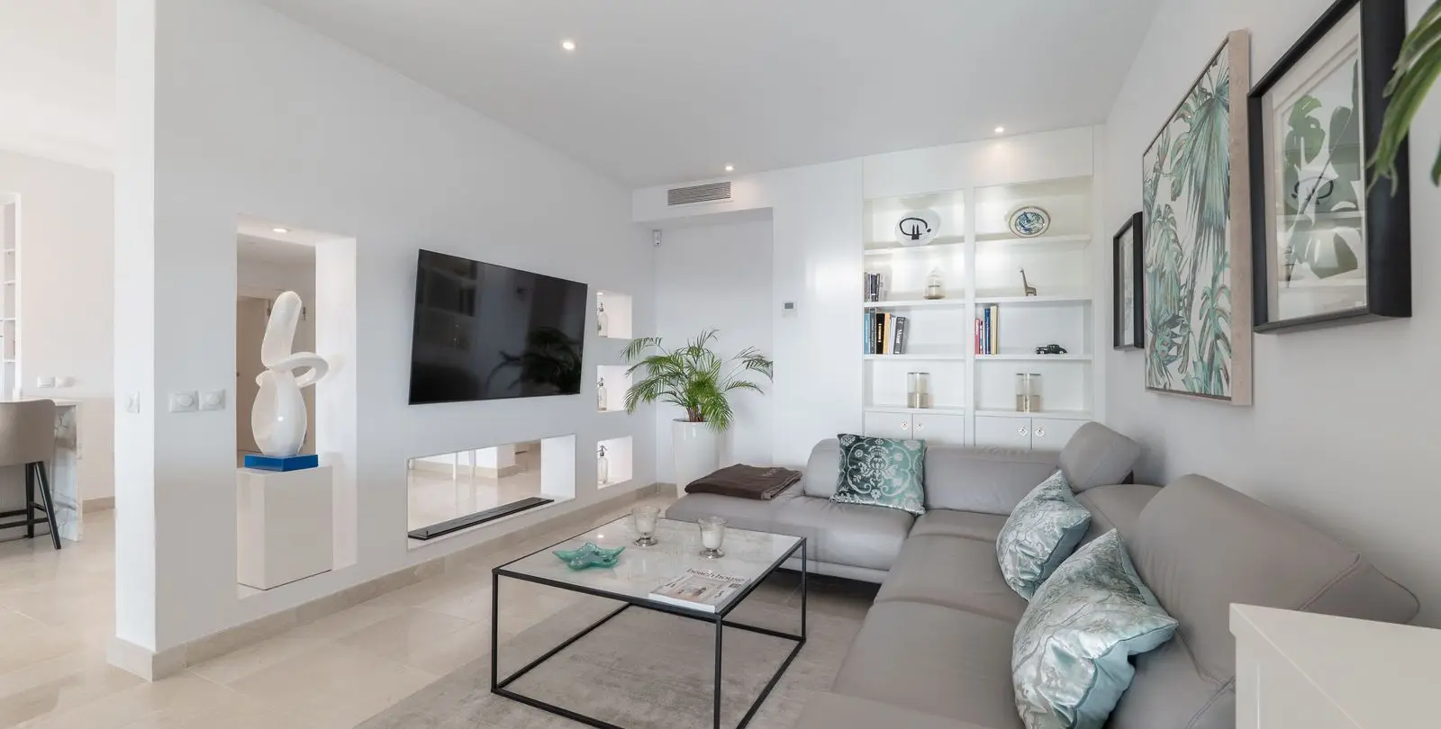 Venta de apartamento en planta media en Los Flamingos 15