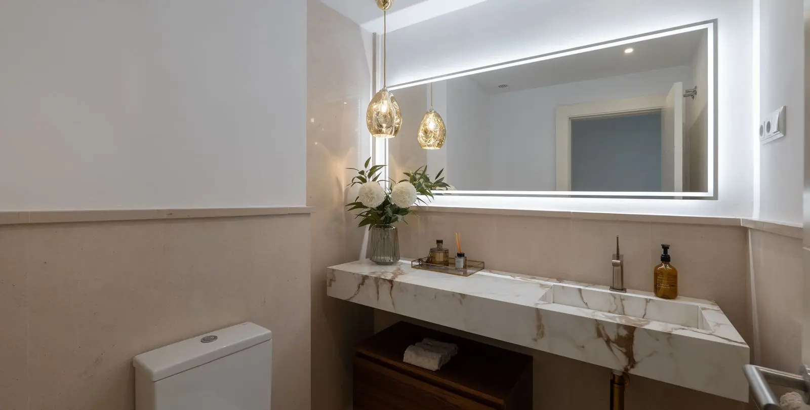 Venta de apartamento en planta media en Los Flamingos 19
