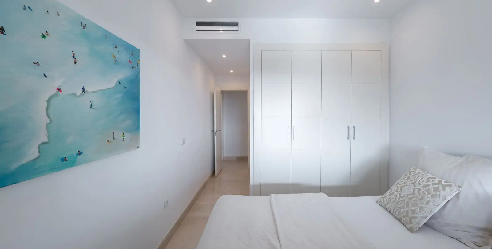 Venta de apartamento en planta media en Los Flamingos 20