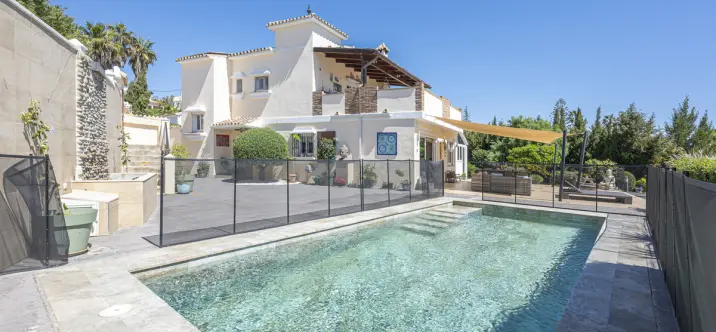 Продажа  отдельно стоящей виллы в Estepona 0