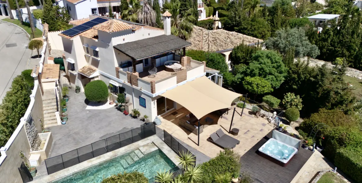 Продажа  отдельно стоящей виллы в Estepona 2