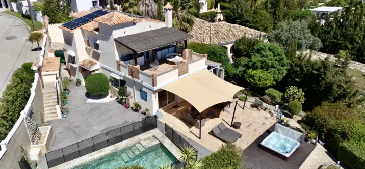 Продажа  отдельно стоящей виллы в Estepona 1