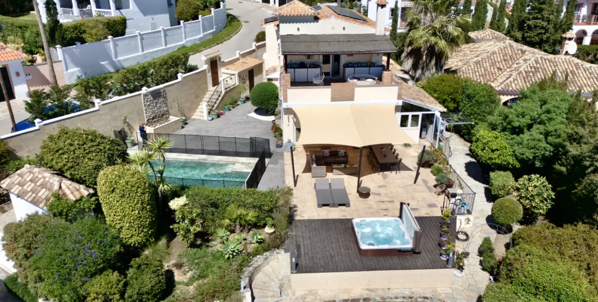 Продажа  отдельно стоящей виллы в Estepona 3